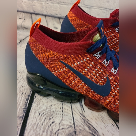 Mens 10.5 Nike Air Vapormax Flyknit - Picture 2 of 12